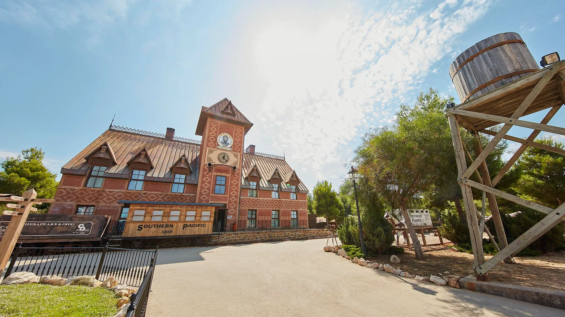 Portaventura Hotel Gold River - Includes Unlimited Access To Portaventura Park & 1 Access To Ferrari Land Salou